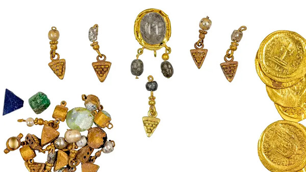 Jewelry part of the Byzantine gold treasure hoard discovered in Hippos, in Israel
