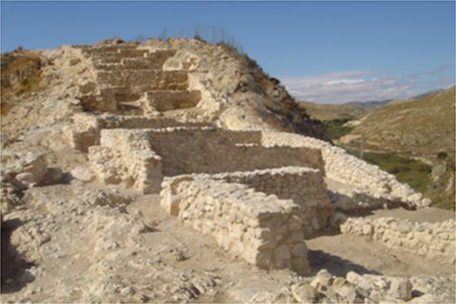 Access to the higher part of the Byzantine castellum of Elo