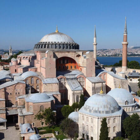 Discover the Byzantine Empire and its masterpieces, here showing the Hagia Sophia in Istanbul