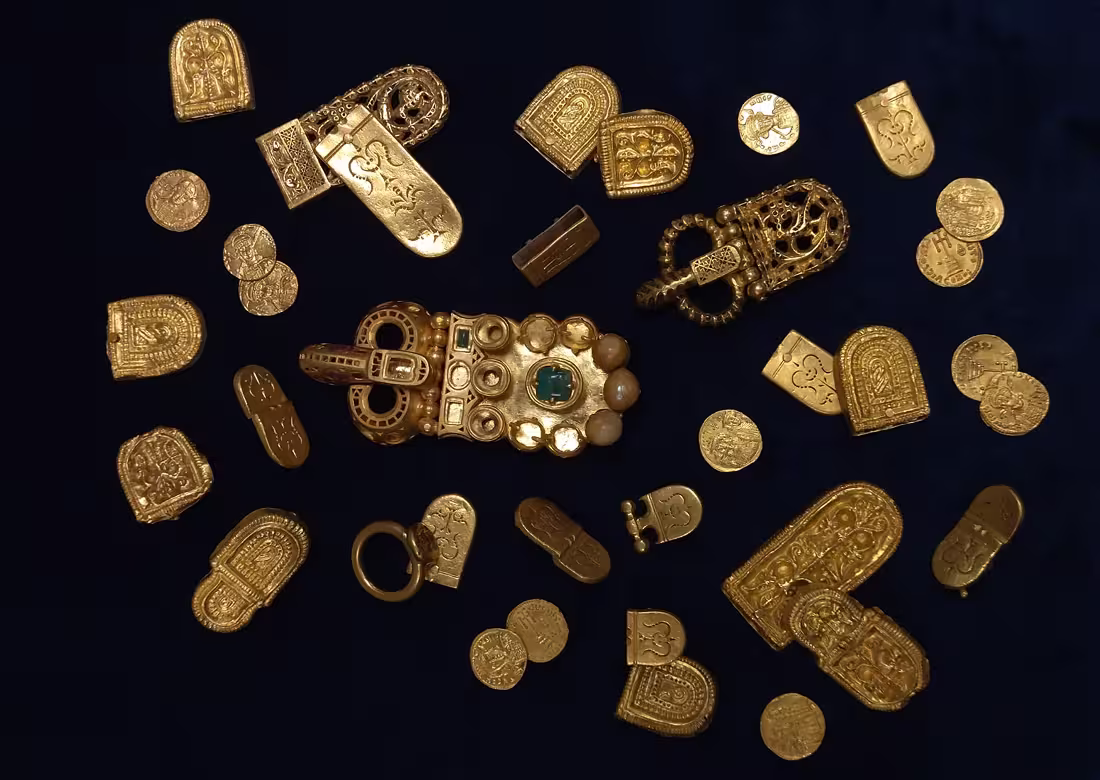 Byzantine gold artefacts from a croatian wreck from the late 7th or early 8th-century