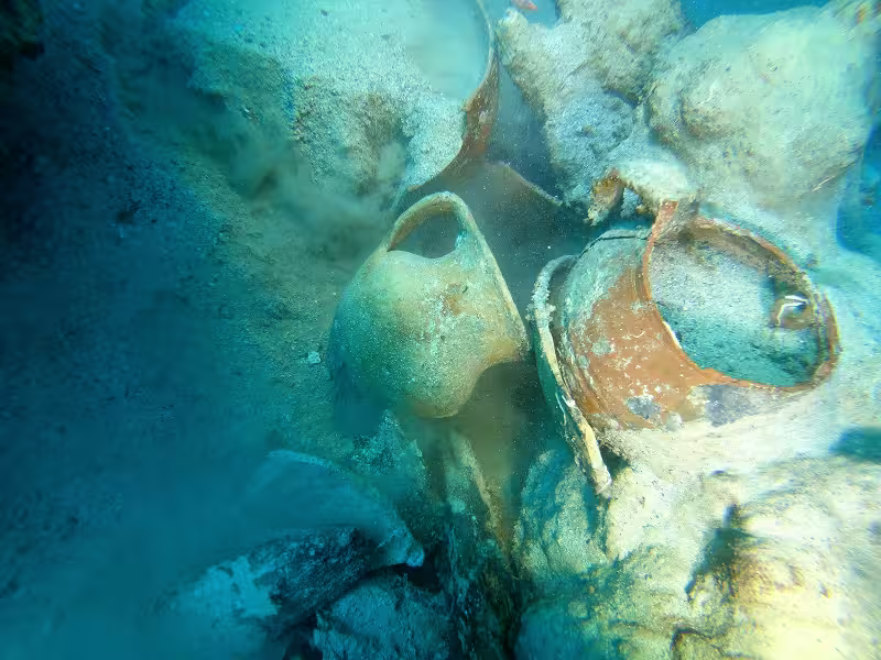 Ceramics and artefacts from the wreck of Mljet in Croatia
